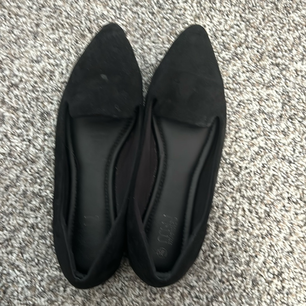 Used size 10 flat black shoes